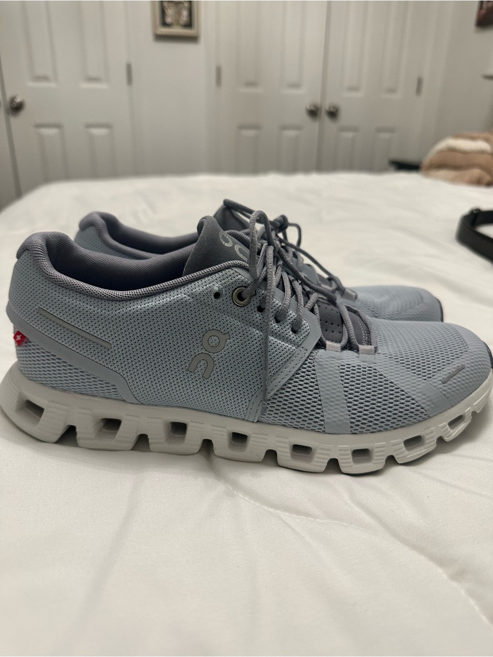Women’s On Running size 8.5 medium very clean